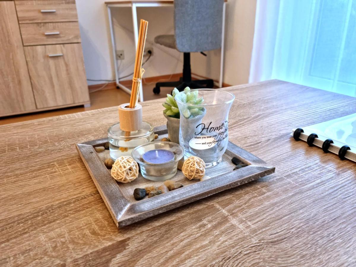 Brise Business Nahe Leipziger Messe - Porsche - Bmw - Dhl - Wlan - Parkplatz - Business Travelers Only Apartment *